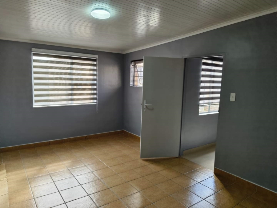 To Let 1 Bedroom Property for Rent in Grassy Park Western Cape